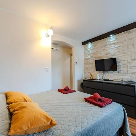Apartment Bra I Premium With Outdoor Pool And Sauna - With Balcony
