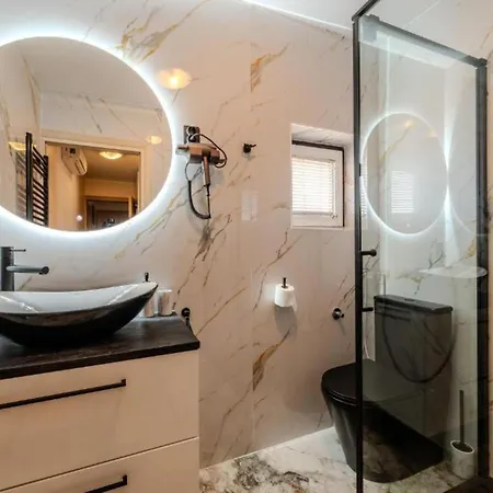 Apartment Bra I Premium With Outdoor Pool And Sauna - With Balcony