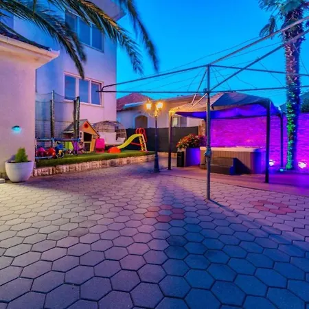 Bra I Premium With Outdoor Pool And Sauna - With Balcony