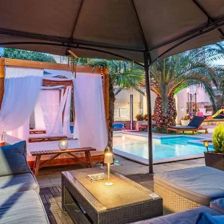 Apartment Bra I Premium With Outdoor Pool And Sauna - With Balcony *