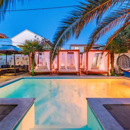 Bra I Premium With Outdoor Pool And Sauna - With Balcony